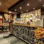Ibis Expo Hotel 3*