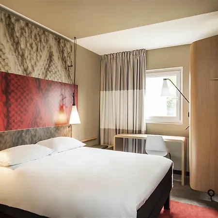 Otel Ibis Expo 2*