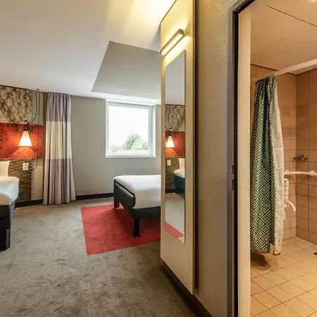 Ibis Expo Hotel 3*