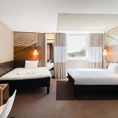 Hotel Ibis Expo 3*
