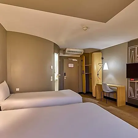Отель Ibis Expo 3*