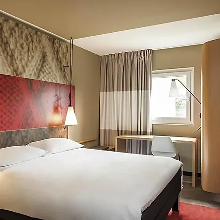 Отель Ibis Expo 3*