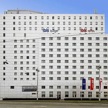Ibis Expo Отель