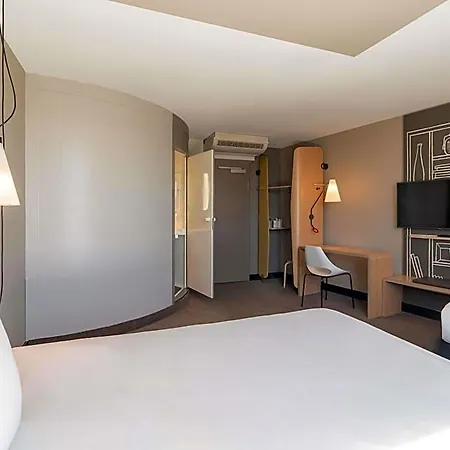 Отель Ibis Expo 3*