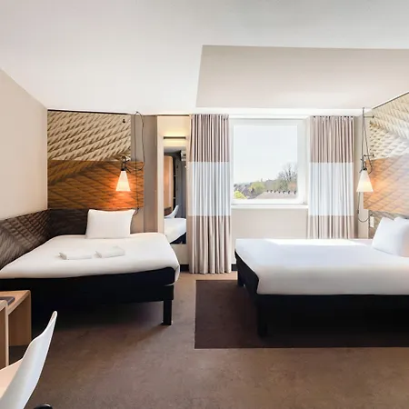Hotel Ibis Expo 3*