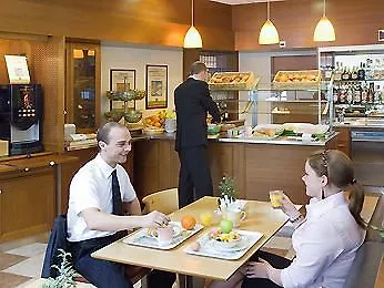 Ibis Expo Hotel 3*