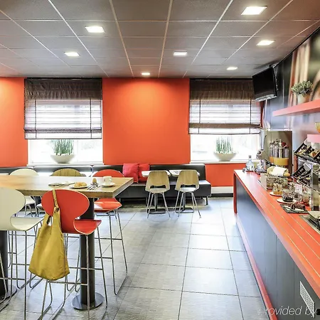 Ibis Expo Hotel 3*
