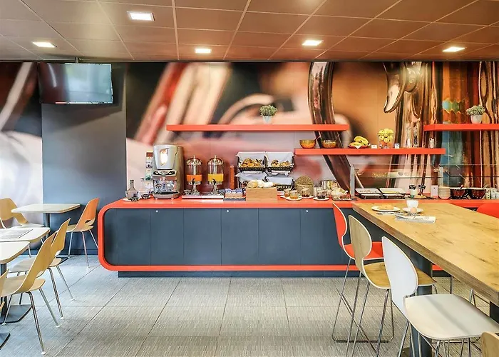 Ibis Expo Hotel 3*