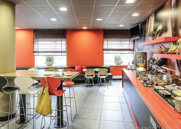 Ibis Expo Hotel 3*