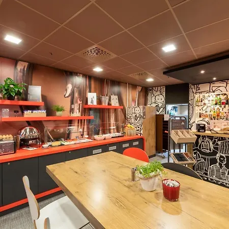 Ibis Expo Hotel 2*